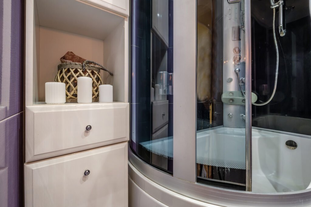 Built-in Shelves Around the Shower/Bathtub