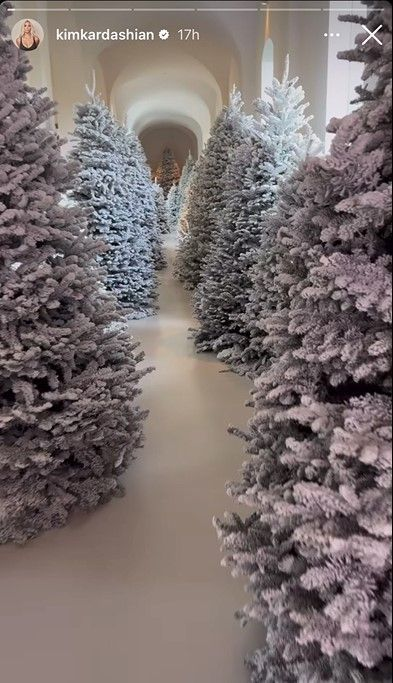 kim kardashian snowy wonderland theme chrismtmas tree decor 